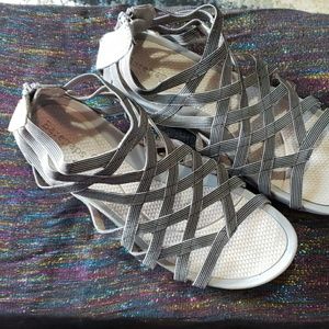BARETRAPS ELASTIC UPPERS ZIPPER HEEL SANDALS 10